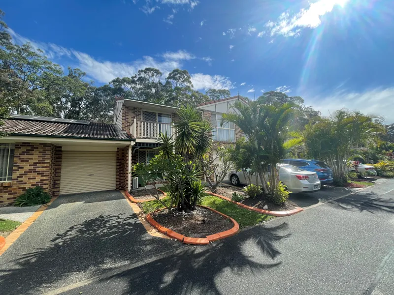 Spacious 3 bedroom, 2 bathroom Villa backing onto a Private Reserve