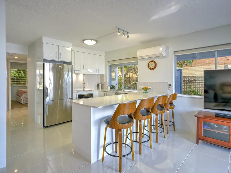 Beautiful unit with Marina Views