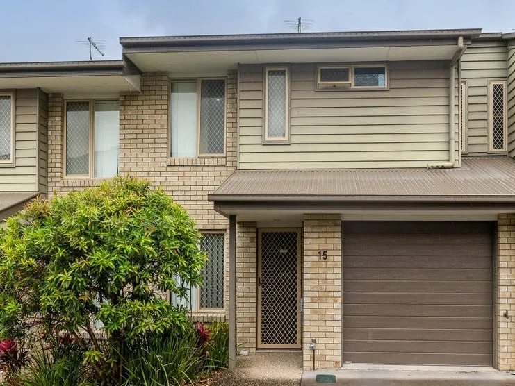 Make this 3 bedroom townhouse your home!