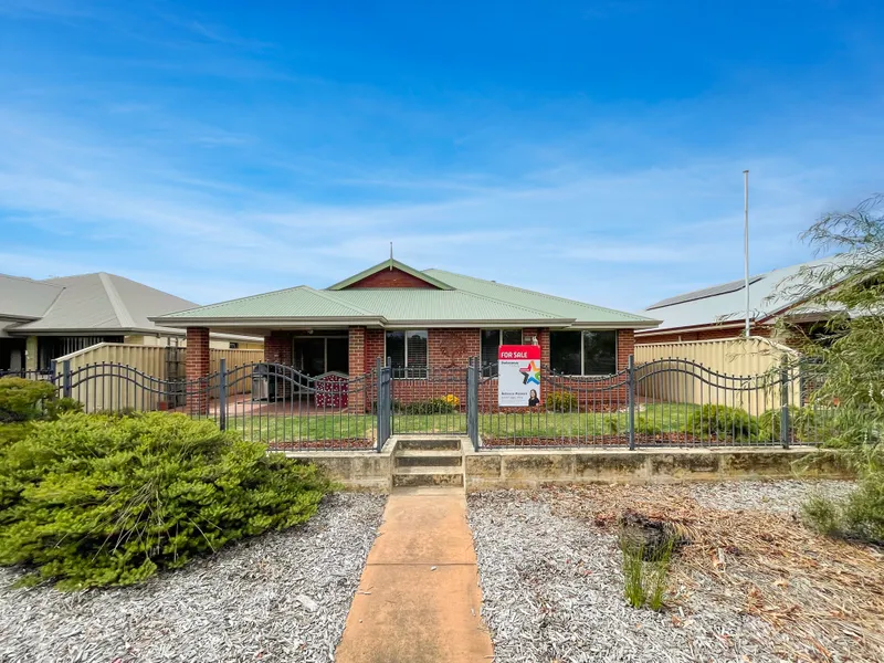 Sensational lock and leave overlooking Illawarra Park