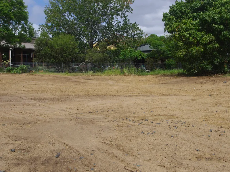 RARE TOWN BLOCK NEAR THE GOLF COURSE