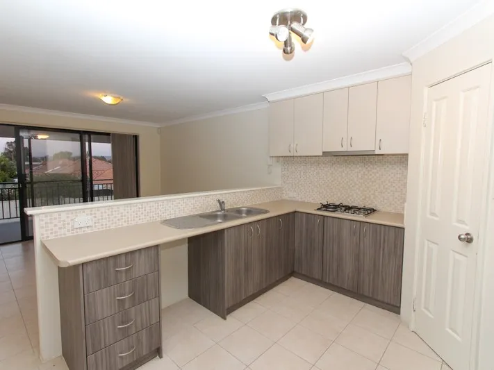 EASY TO MAINTAIN, SPACIOUS AND GREAT LOCATION!