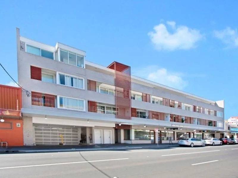 Superb 2 bedroom apartment for lease in sort after building.