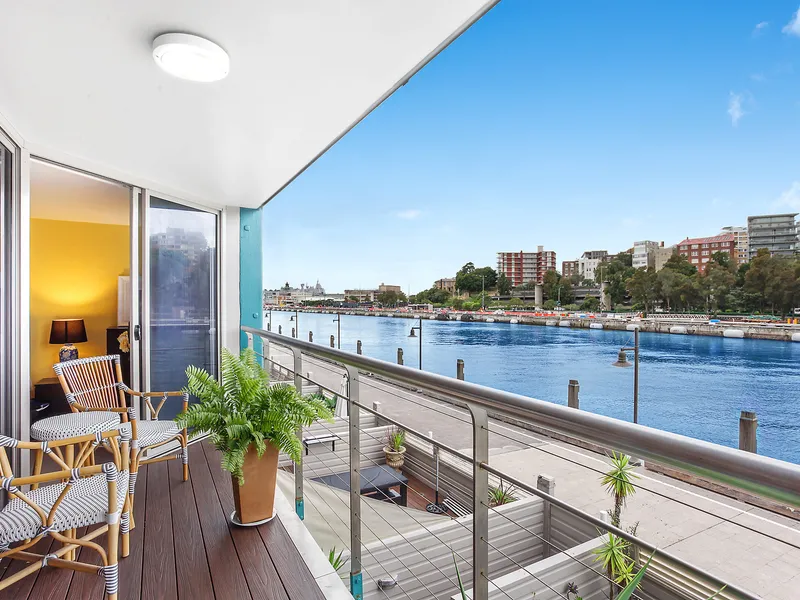 Harbourfront Living In The Exclusive 'Finger Wharf'