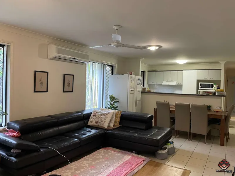 Villa in Carindale Reserve (Water bill included)