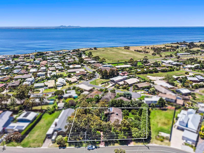 Enchanting Gardens with Bay Views Across 3 Blocks