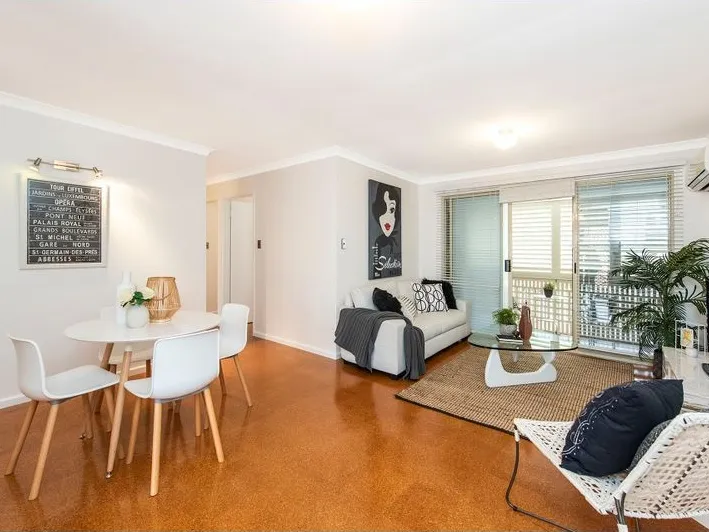 LEISURELY LIFESTYLE & LIVELY LOCATION