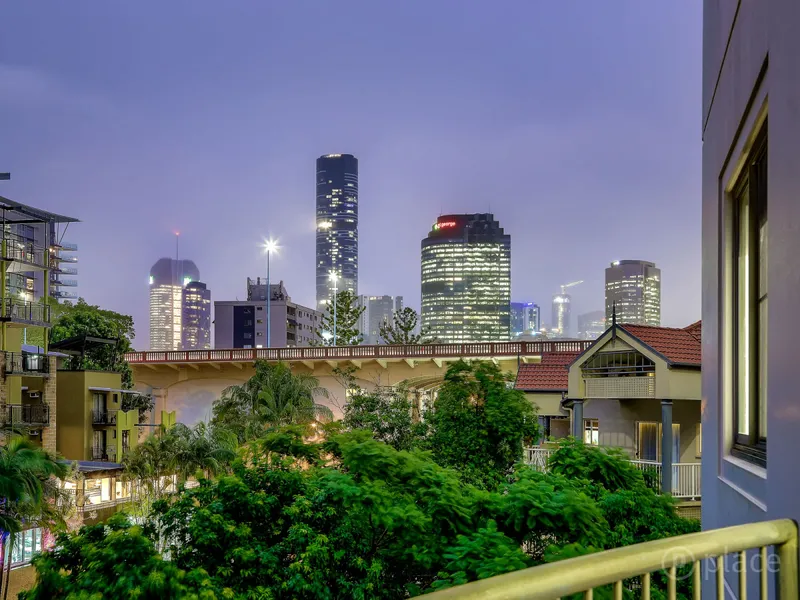 Fully Furnished apartment in the heart of Kangaroo Point peninsula