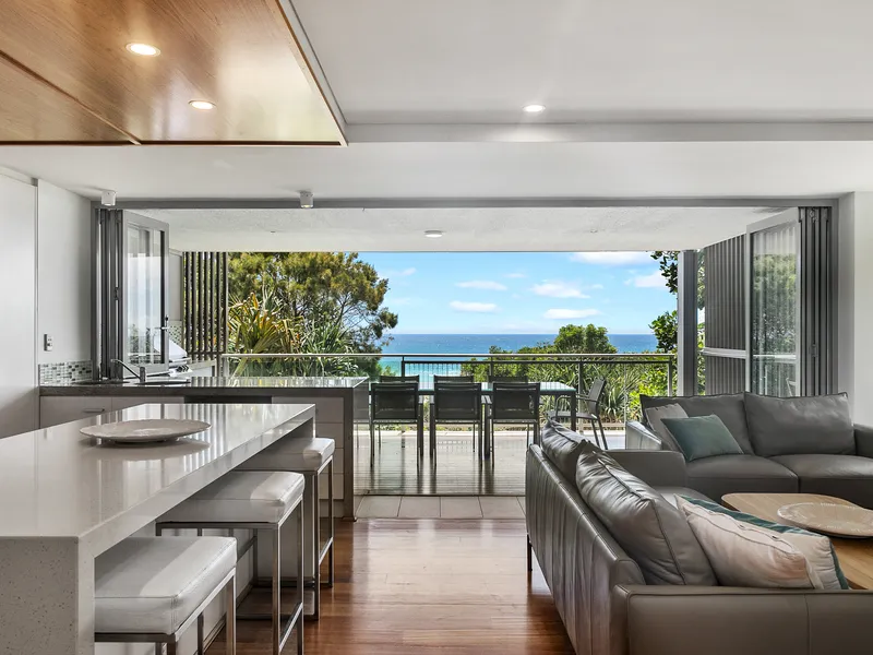 Luxury Apartment Over Cylinder Beach