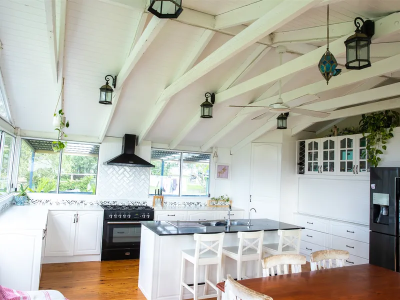 Unique Double Dwelling, Self Sustainable Rural Living yet only minutes to Town