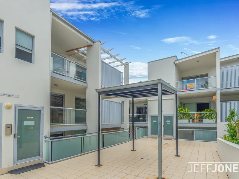 2 Bedroom, 2 Bathroom Apartment With Complex Pool