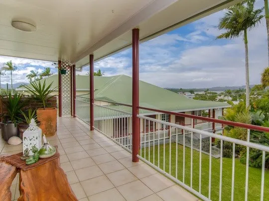 2 MARVELOUS QUEENSLANDERS WITH STUNNING VIEWS