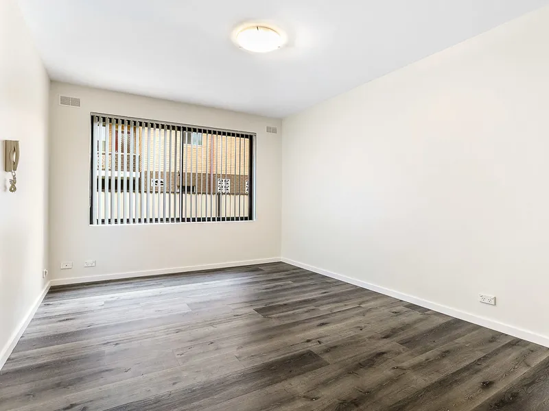 Quiet ground floor apartment in prime position!