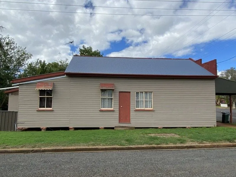 Dual Living opportunity in Kumbia. Nest or Invest...