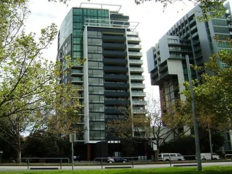 Generous 2 Bedroom+1 Car Park Apartment With Tram At Your Downstairs! NEGOTIABLE