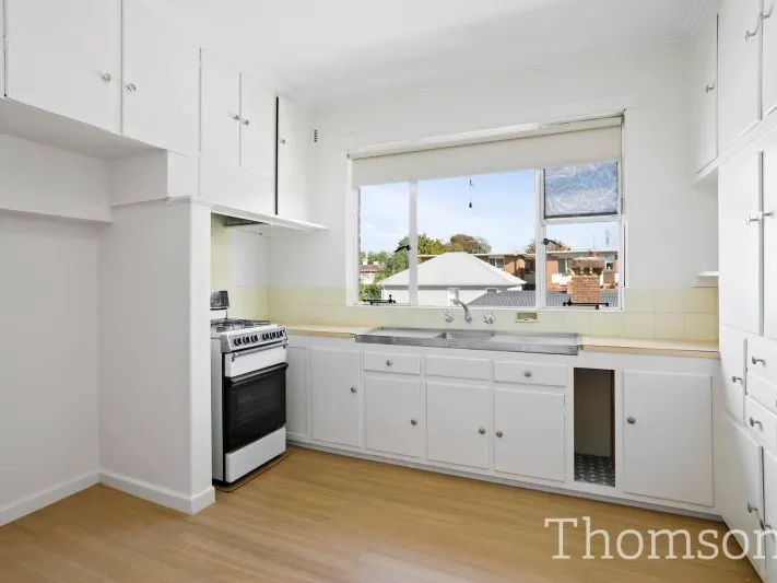 2 bedroom apartment is located in the heart of Armadale