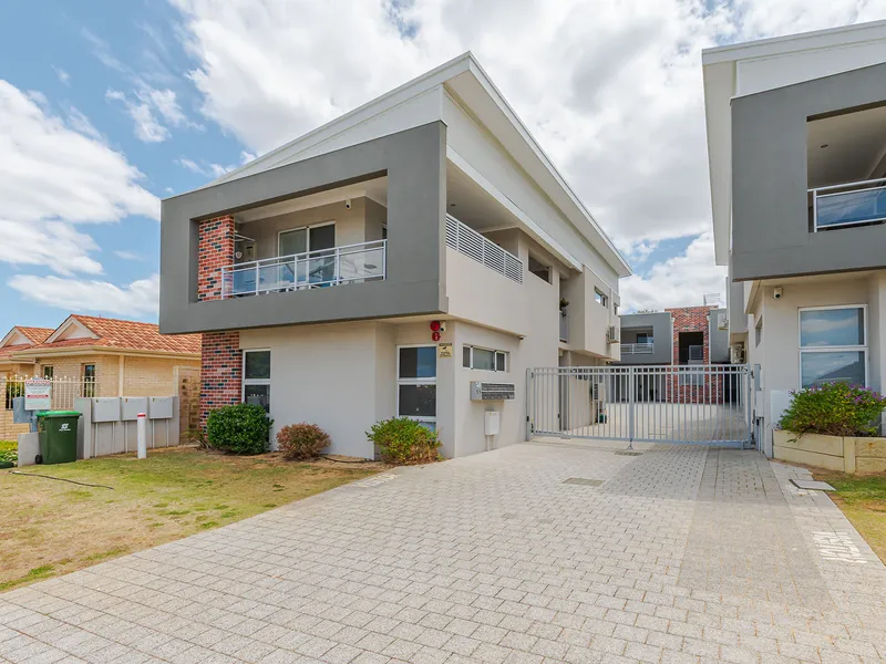 Contemporary, Convenient and City Views!