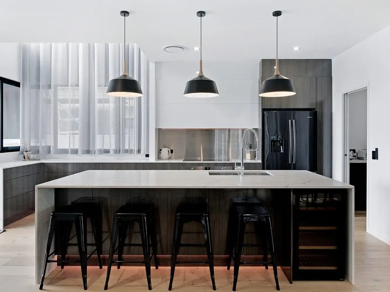 Waterfront Luxury Home with Cutting-Edge Design