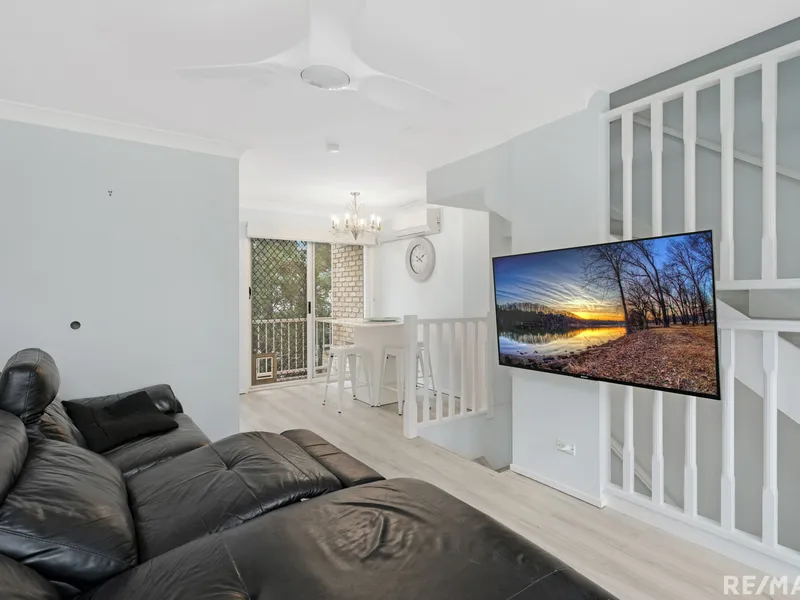 RENOVATED HOME WITH MODERN FEATURES: YOUR DREAM COASTAL RETREAT