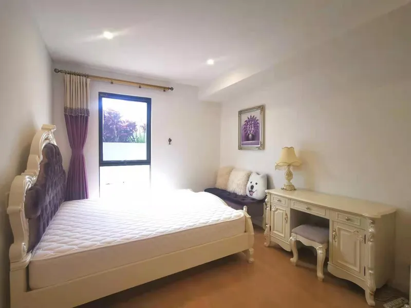 Luxury Fully Furnished One Bedroom Plus Study Apt With Huge Terrace