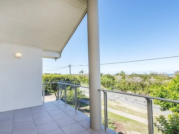 Luxury Apartment, Opposite the Beach!