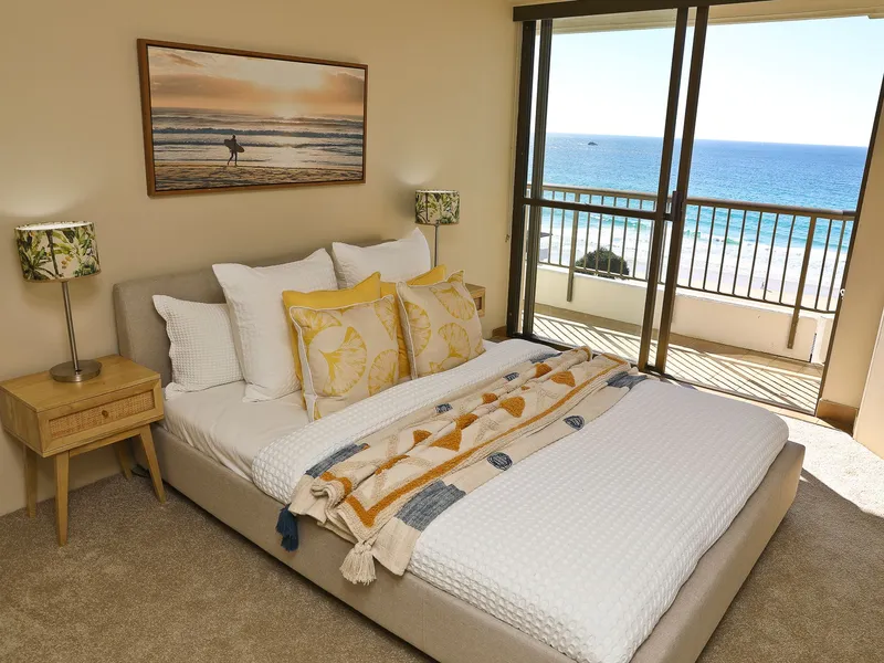 SPECTACULAR OCEAN VIEWS - SPACIOUS BEACHSIDE APARTMENT!