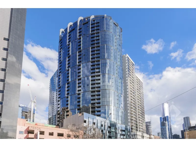 Luxurious Three-Bedroom Apartment with Panoramic City Views in the Heart of Melbourne