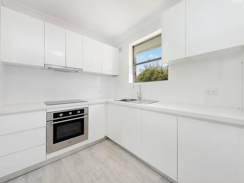Bright Apartment with Brand New Kitchen in a Central Location