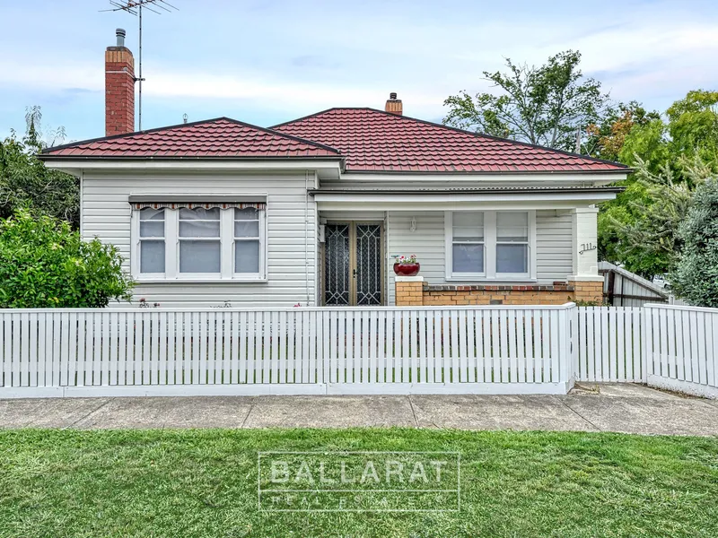 FULLY RENOVATED HOME IN BALLARAT CBD WITH DOUBLE GARAGE