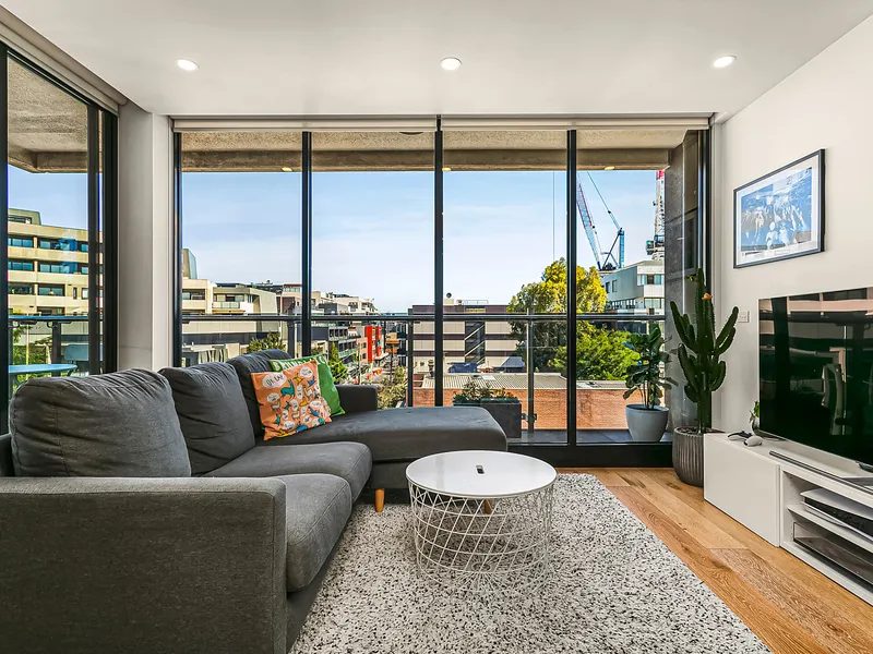 Light and Style with a Perfect Parkland Outlook!