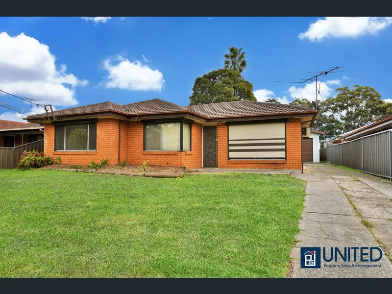 THREE BEDROOM HOUSE - CONVENIENT LOCATION