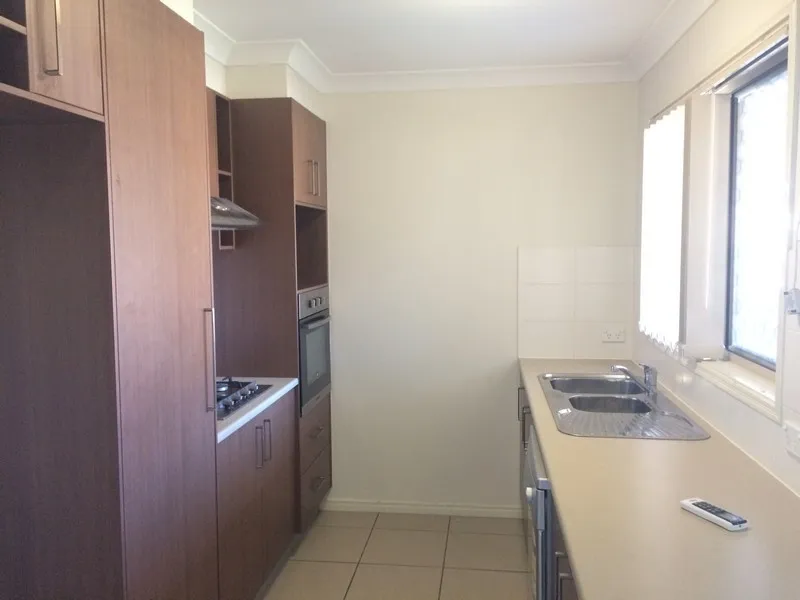 MUST SEE, SPACIOUS 4 BEDROOM FAMILY HOME WITH AIR CONDITIONING!