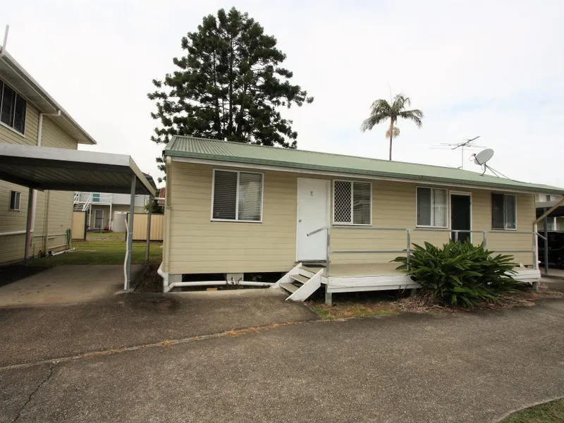 One bedroom unit in Coopers Plains!