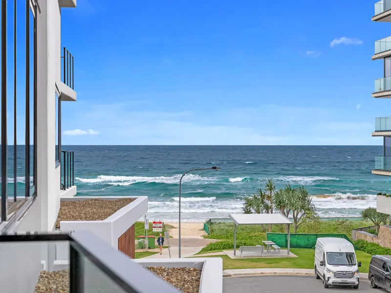 Brand new apartment, by the beach - perfect Palm Beach location!