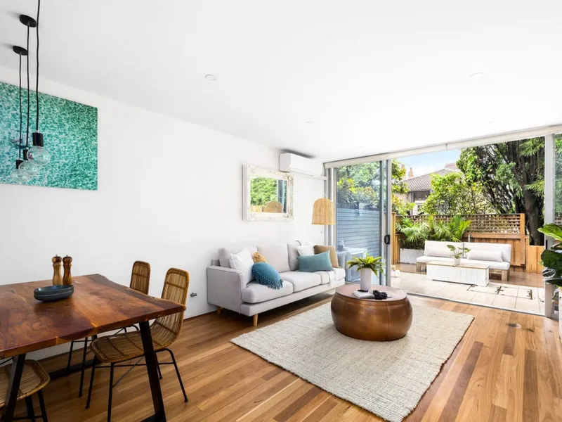 DESIGNER TERRACE APARTMENT IN TRANQUIL LEAFY ENCALVE