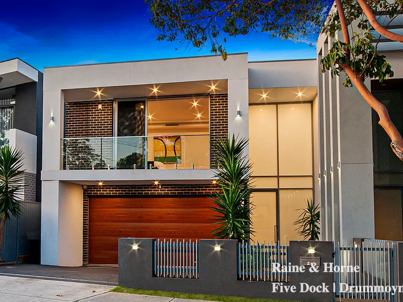 Exquisite Double Brick Masterpiece with Double Garage…