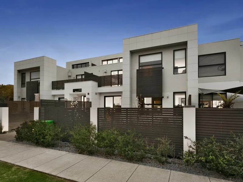 CONTEMPORARY COMPLEX