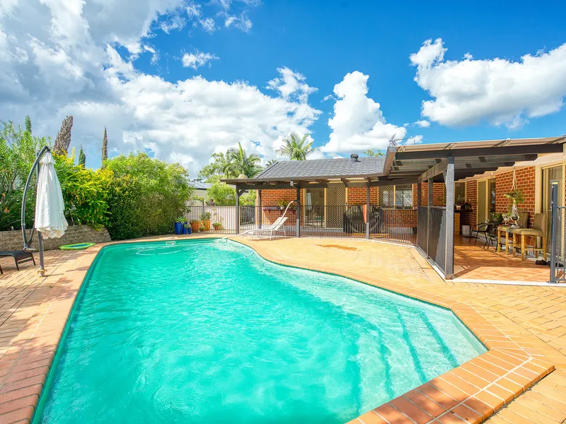 Spacious entertainer with pool in a quiet and convenient location!