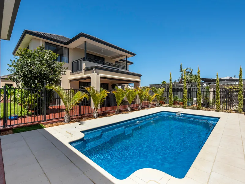 SUPERSIZED LUXURY LIFESTYLE LIVING WITH CAPTIVATING VIEWS HOME OPEN SUN 13TH FEB 2.00PM - 2.30PM!