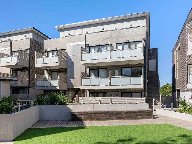 MODERN AND SPACIOUS!!