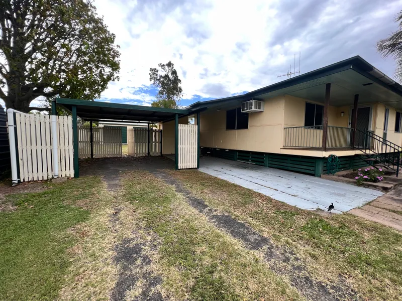 Well presented 3 Bedroom house with massive shed.