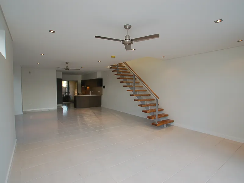 BOUTIQUE UNIT LIVING CLOSE TO ALL AMENITIES