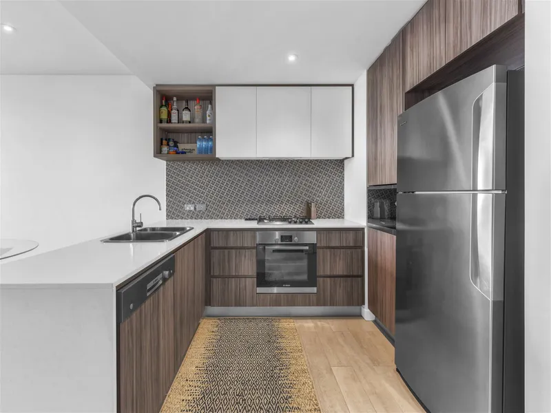 Stunning Two Bedroom Apartment w/ Water Views (6-month lease*)