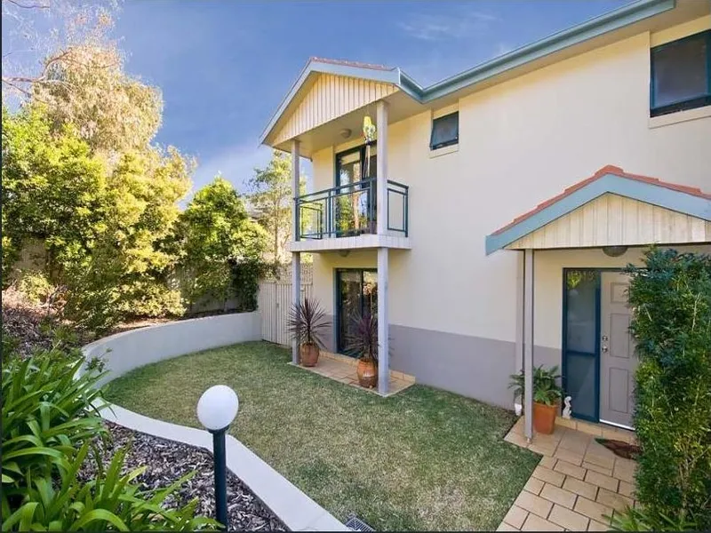 Conveniently Located, Walk to the Beach & Shops