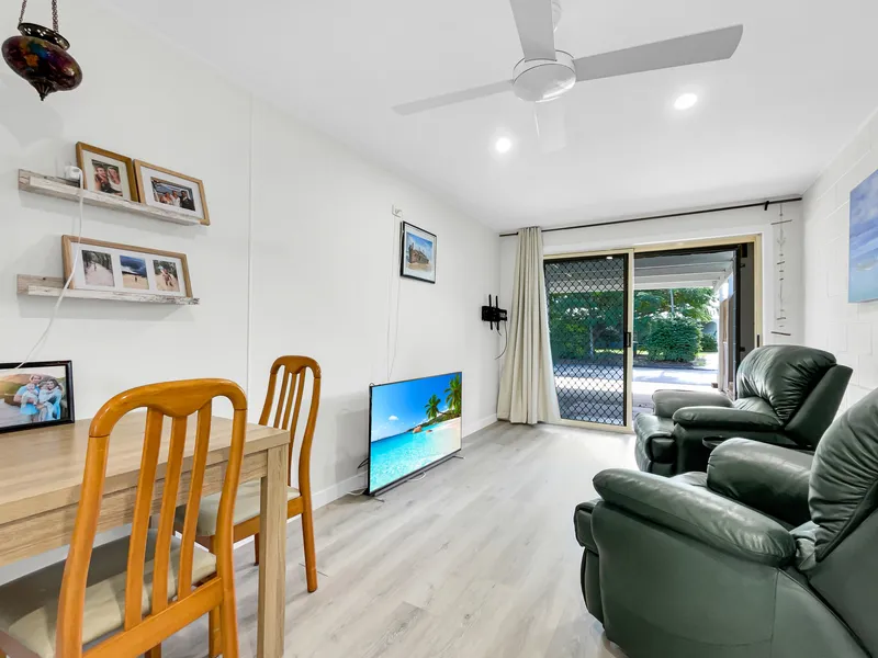 Private Courtyard - Easy Flat Walk to Beach