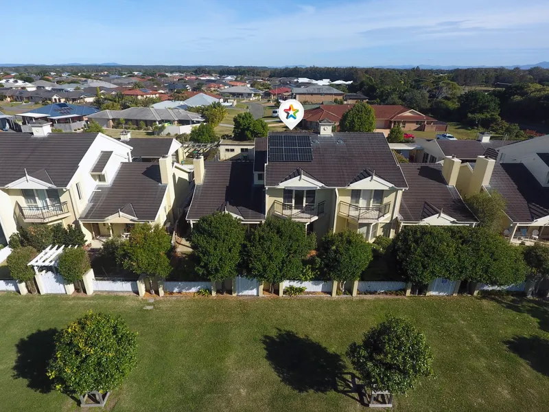 Torrens title townhouse on the Boulevard...Coastal living at its best!