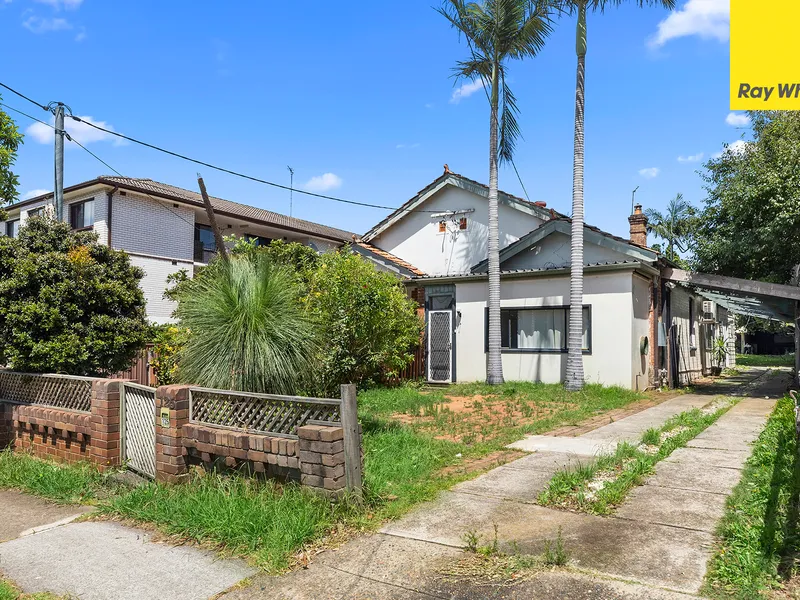 LARGE 3BR SEMI HOUSE – R4 ZONING – 594SQM APPROX!