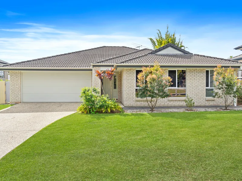 ELEGANT FAMILY HOME IN LEAFY FOREST LAKE