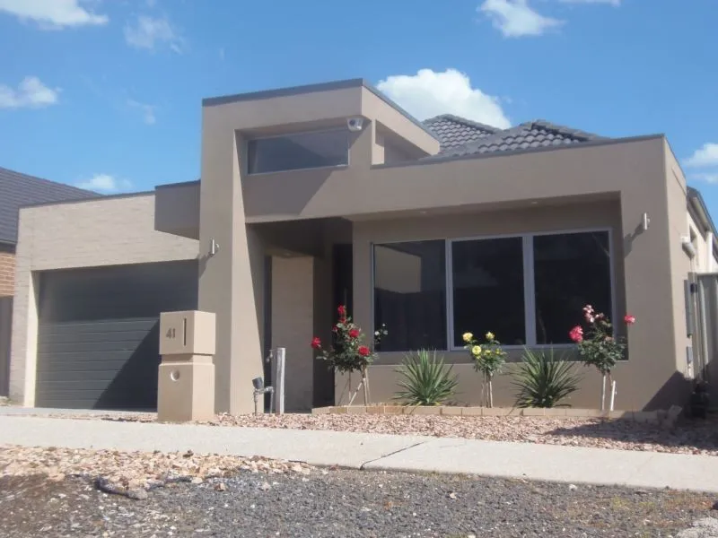 Stunning Feature Packed Home in the heart of Caroline Springs