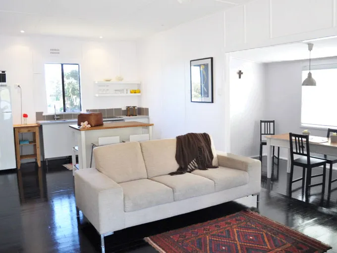 Furnished Beach house with Fully Fenced Yard